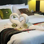 Swipers Inn Boracay